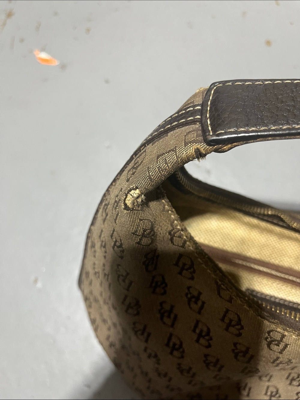 Dooney Bourke damage canvas Brown Patterned Women’s Shoulder Bag - Picture 2 of 4